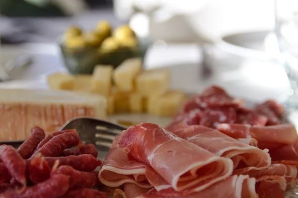 Salumi affettati confezionati sottovuoto e MAP