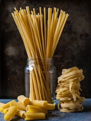 Pasta secca cruda — spaghetti penne rigatoni