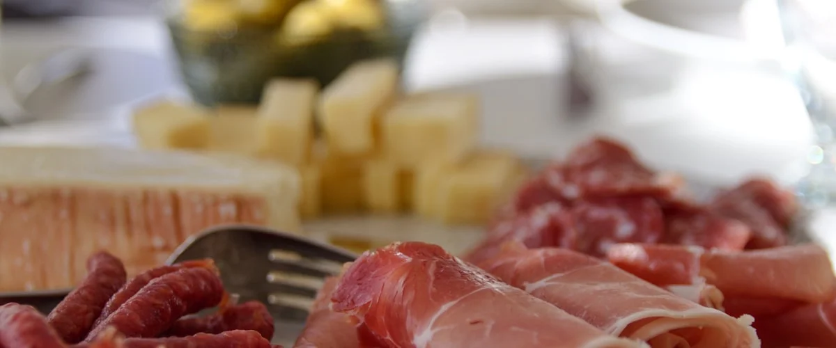 Sottovuoto vs MAP per i salumi affettati: quando conviene uno e l'altro